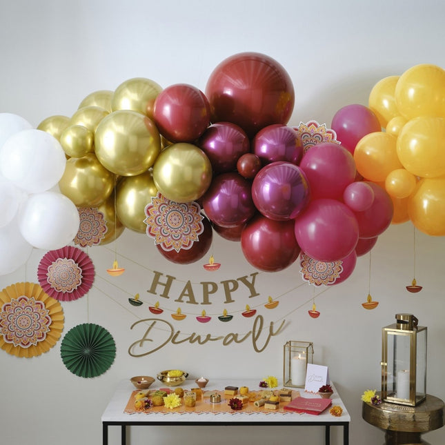 Gekleurde Ballonnenboog Met Papieren Waaiers van Ginger Ray koop je bij Partywinkel