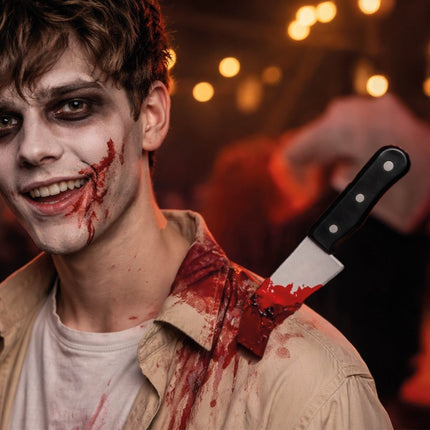 Halloween Nep Mes In Schouder van Fiestas Guirca koop je bij Partywinkel