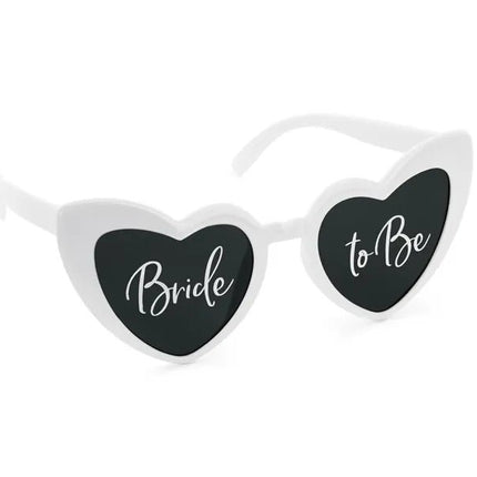 Hartvormige bril met de tekst 'Bride to Be', wit van Partydeco koop je bij Partywinkel