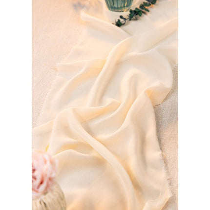 Ivoorkleurige Tafelloper Effen 5m van CHAKS koop je bij Partywinkel